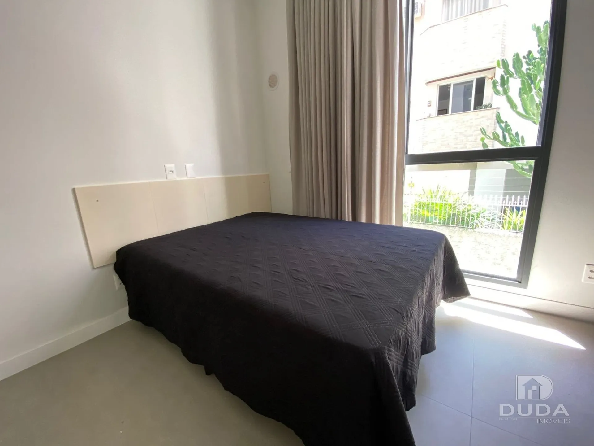 Furnished 1-bedroom apartment with open-plan kitchen — photo 5