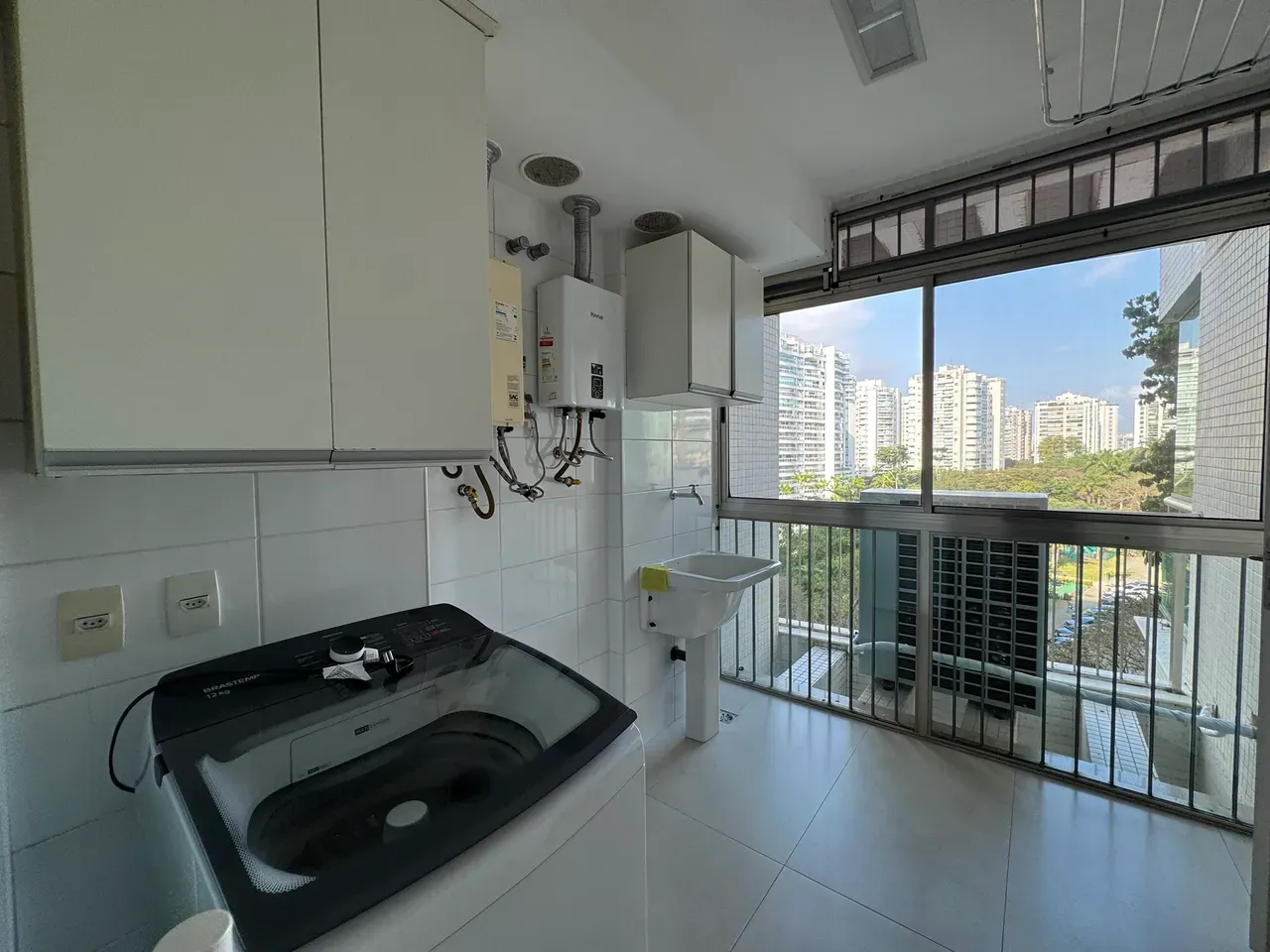 Unfurnished apartment with 4 bedrooms and 5 baths — photo 41