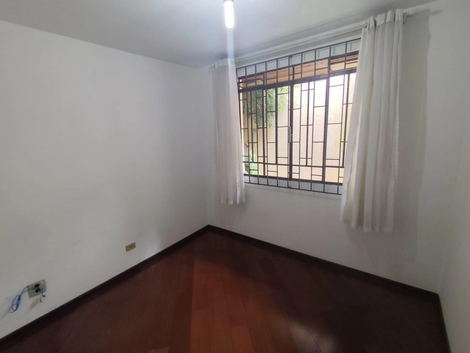 Casa, 90 m², com piso de madeira ou laminado — photo 7