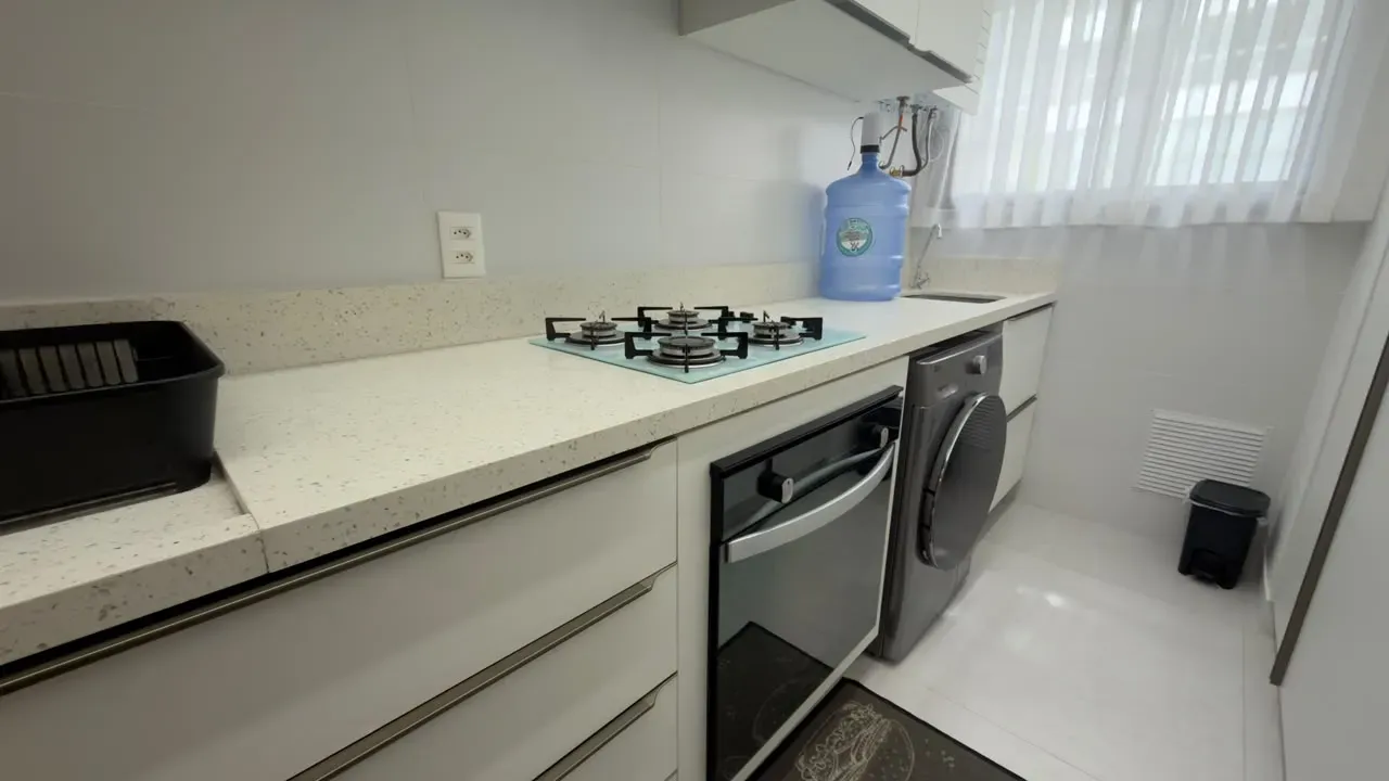 Furnished apartment with open-plan kitchen and 3 en-suites — photo 28