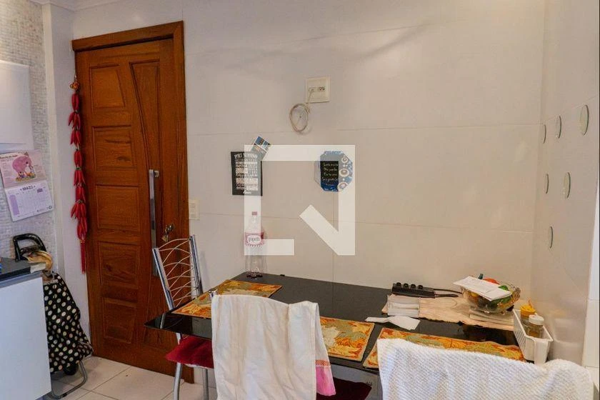Furnished apartment with 4 bedrooms and 200 m² — photo 4