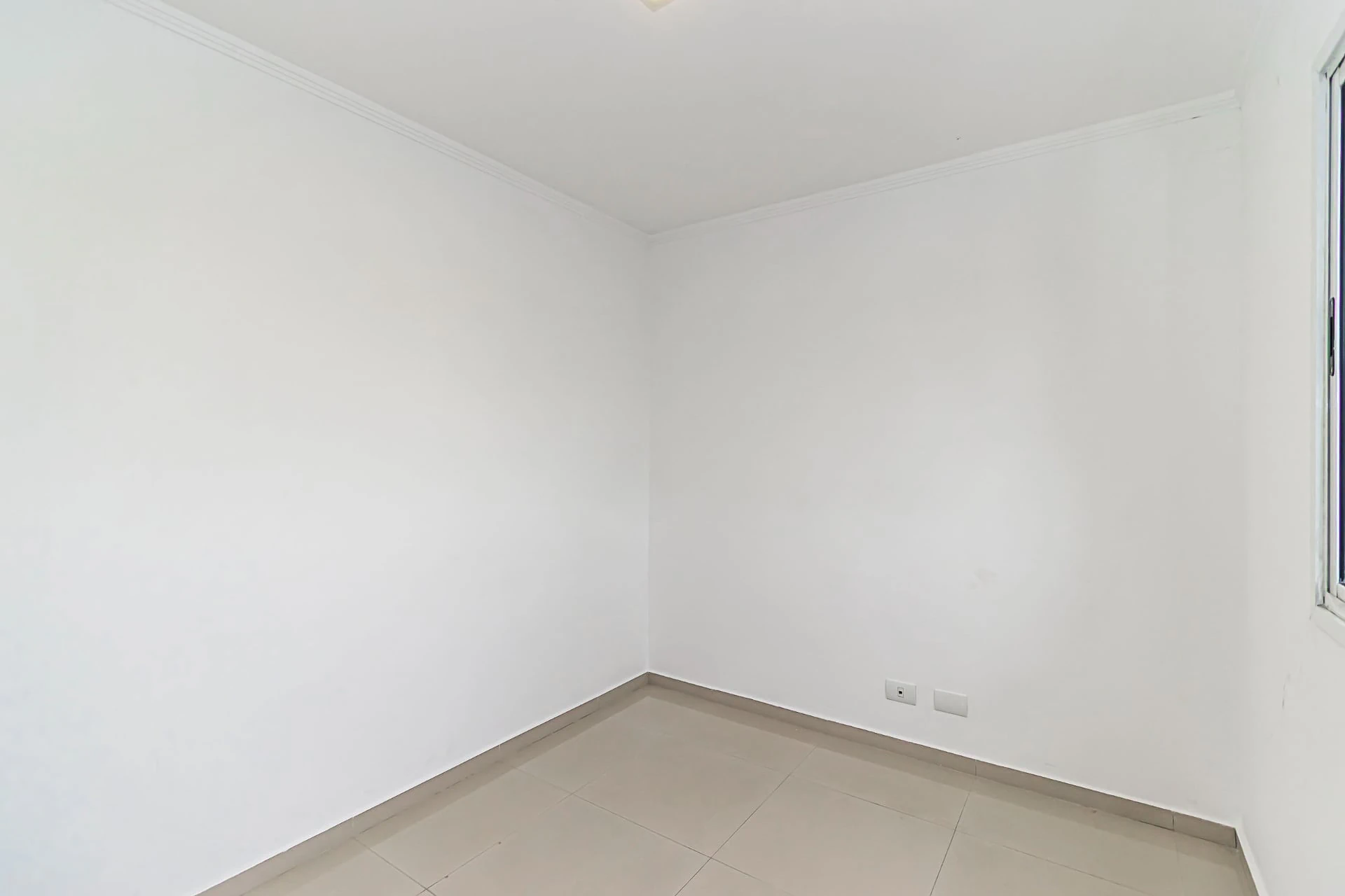 3-bedroom apartment in a building with a pool — photo 26