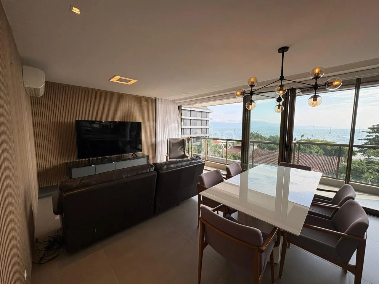 Furnished apartment with 3 en-suite bathrooms and 275 m²