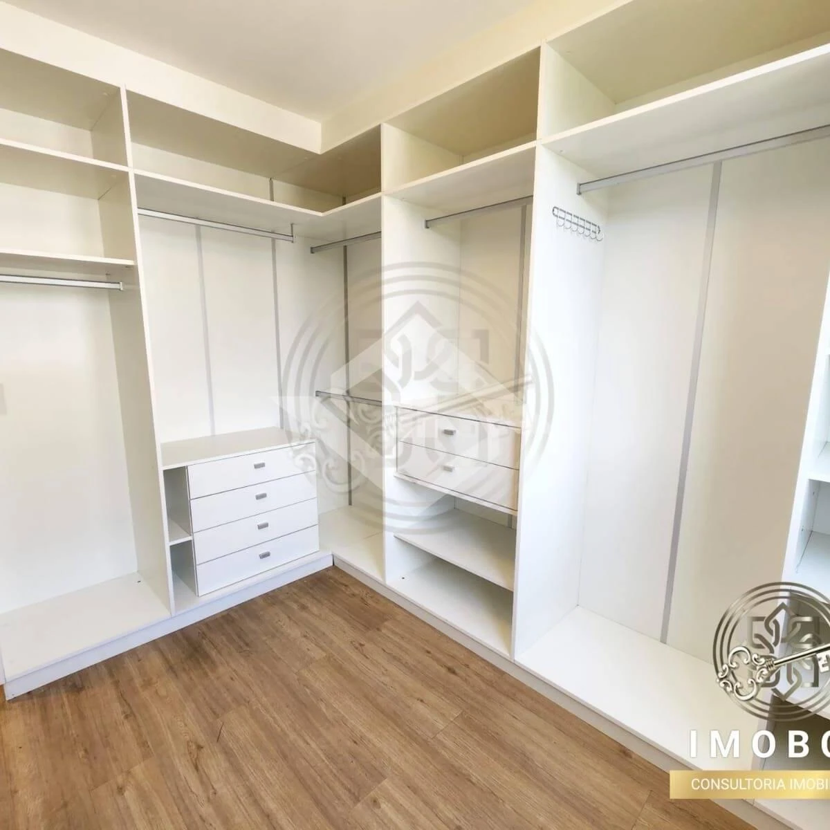 166 m² apartment with 3 bedrooms and a balcony — photo 12