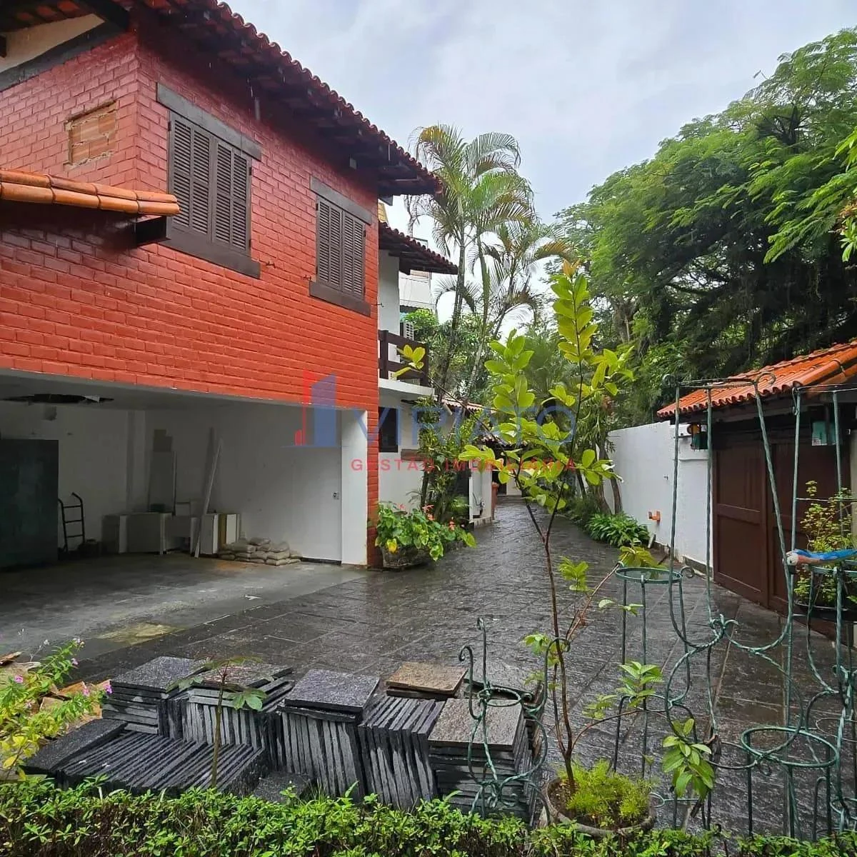 House with 4 bedrooms and a built-in balcony grill — photo 10