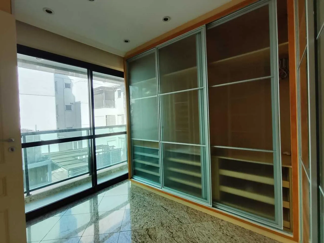 Apartamento mobiliado com 3 quartos e 5 banheiros — photo 14