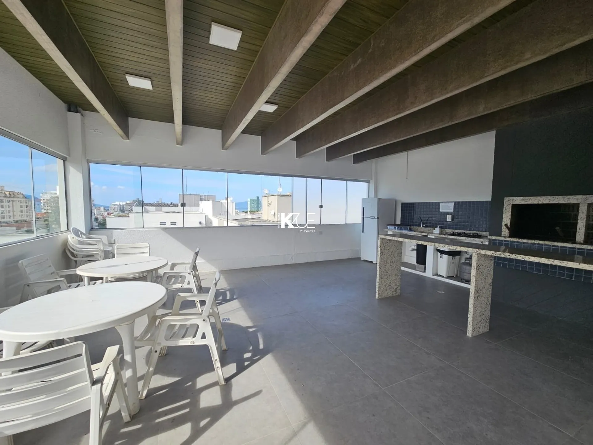 Furnished apartment with 4 bedrooms and 4 baths, 190 m² — photo 3