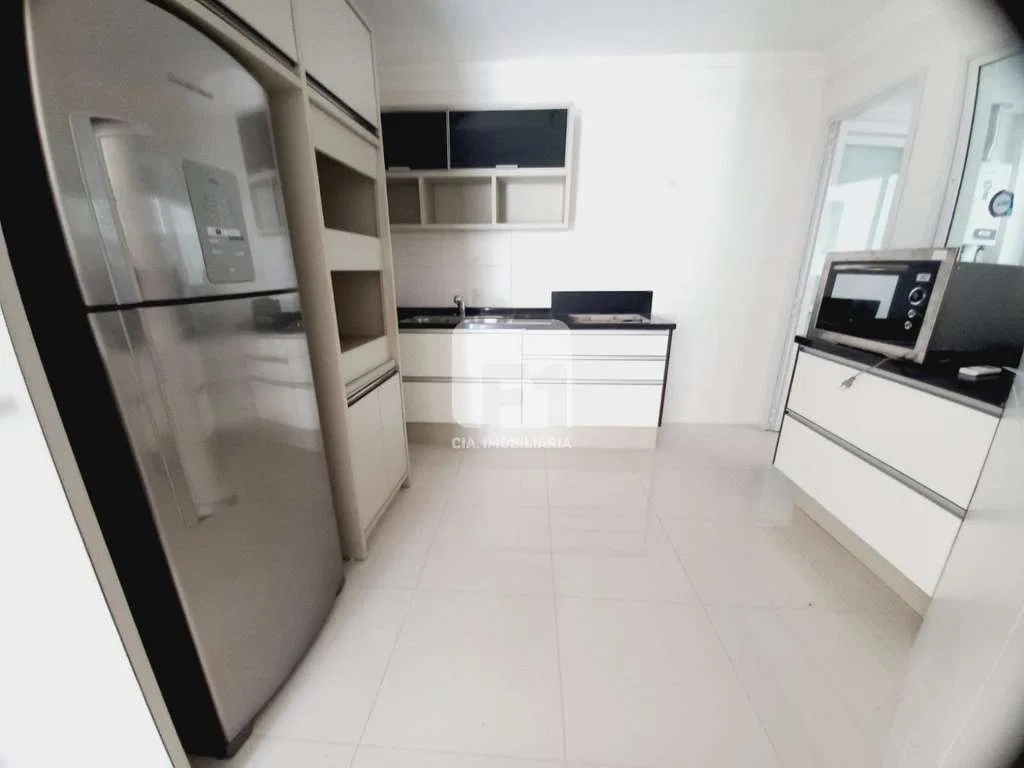 4-bedroom apartment with a mountain view in Florianópolis — photo 12