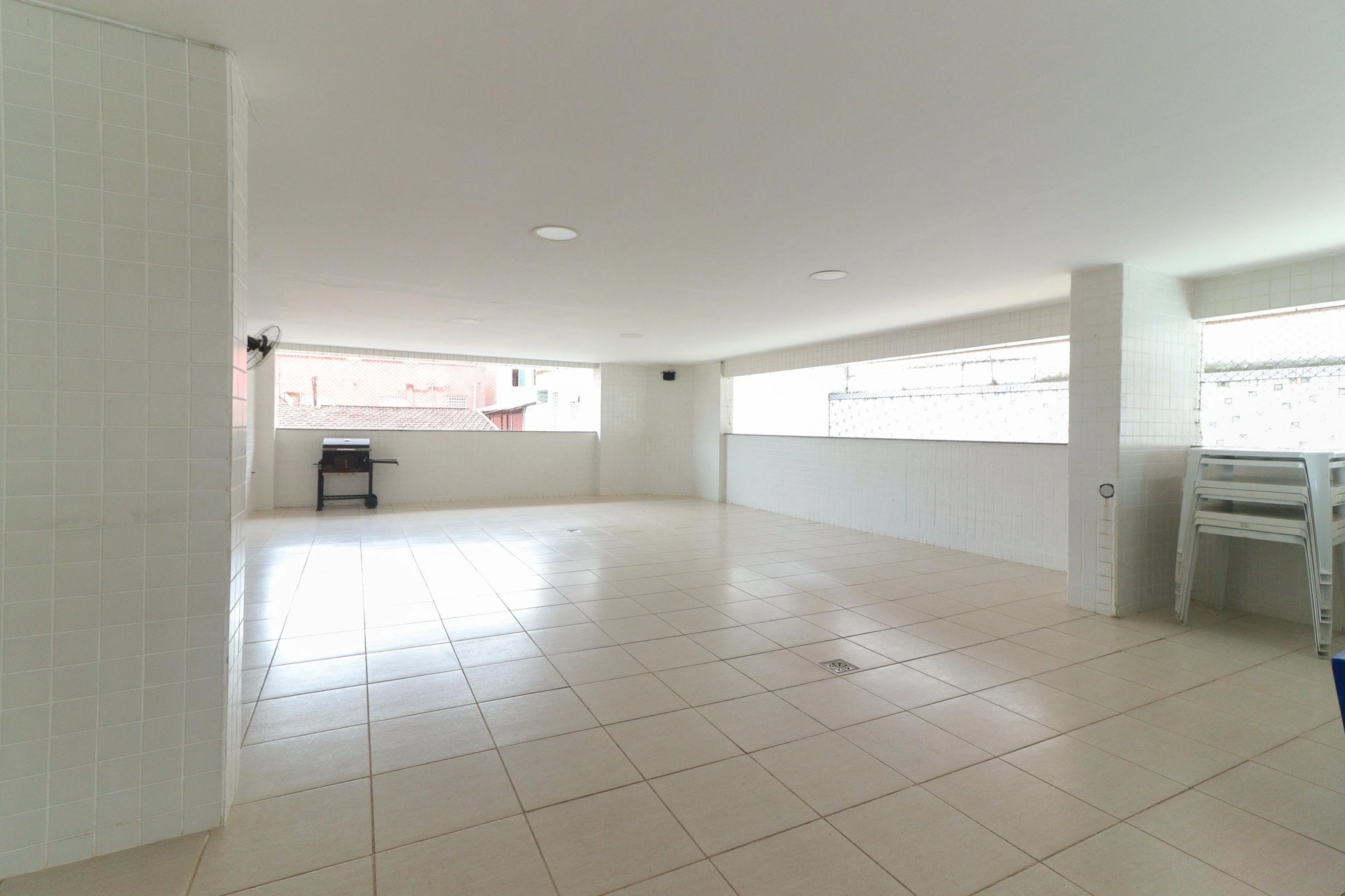 105 m² apartment with a home office and a washing machine — photo 48