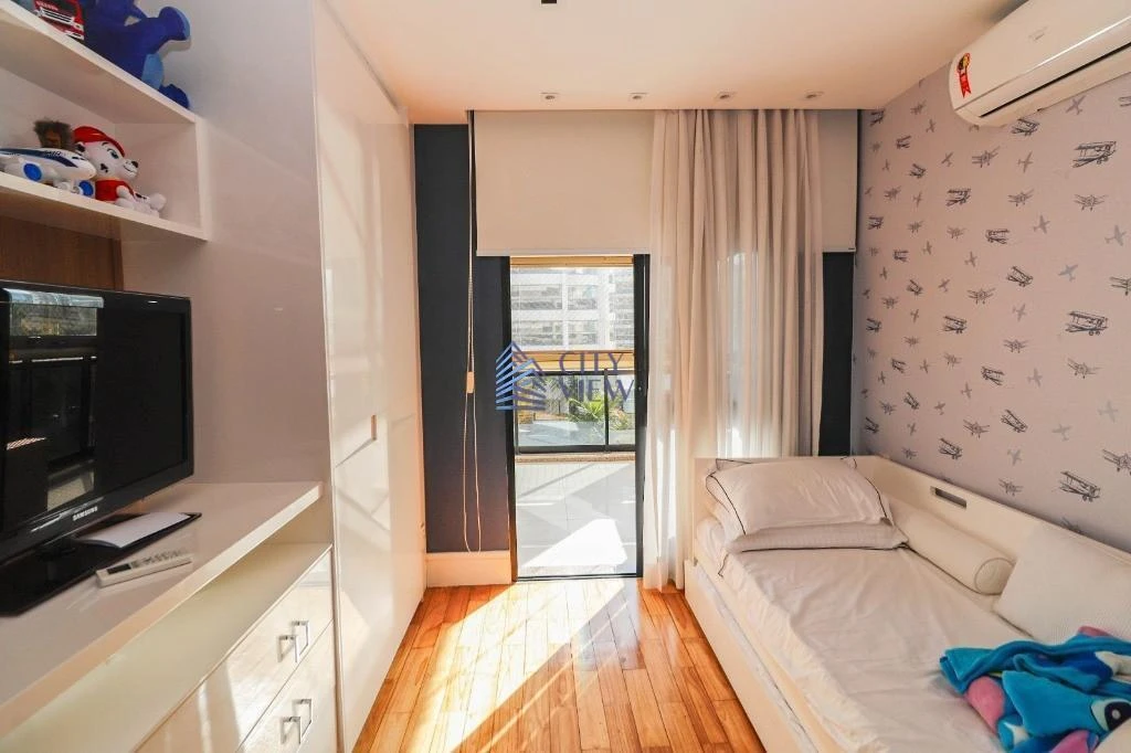 Dishwasher in a 4-bedroom apartment, 280 m² — photo 30