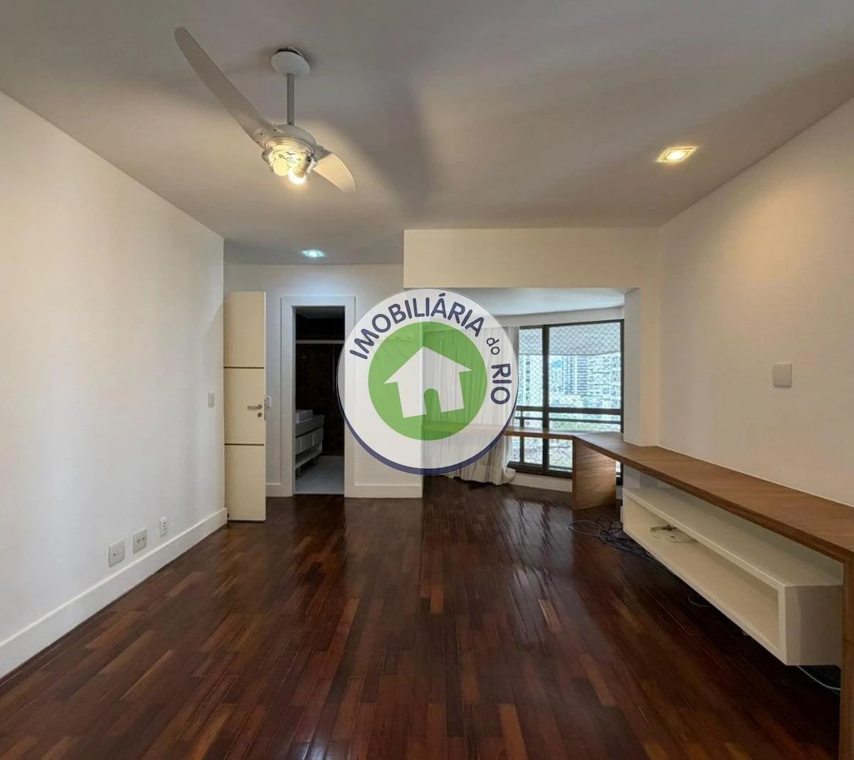 4-bedroom rental with 5 bathrooms and water views — photo 8