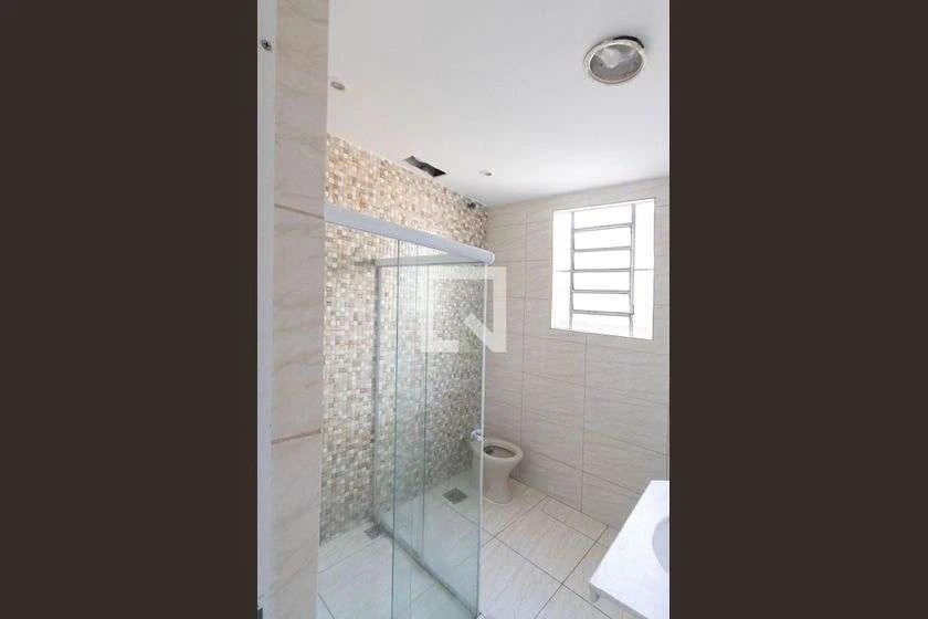 Casa térrea com 3 quartos e cozinha separada, 110 m²