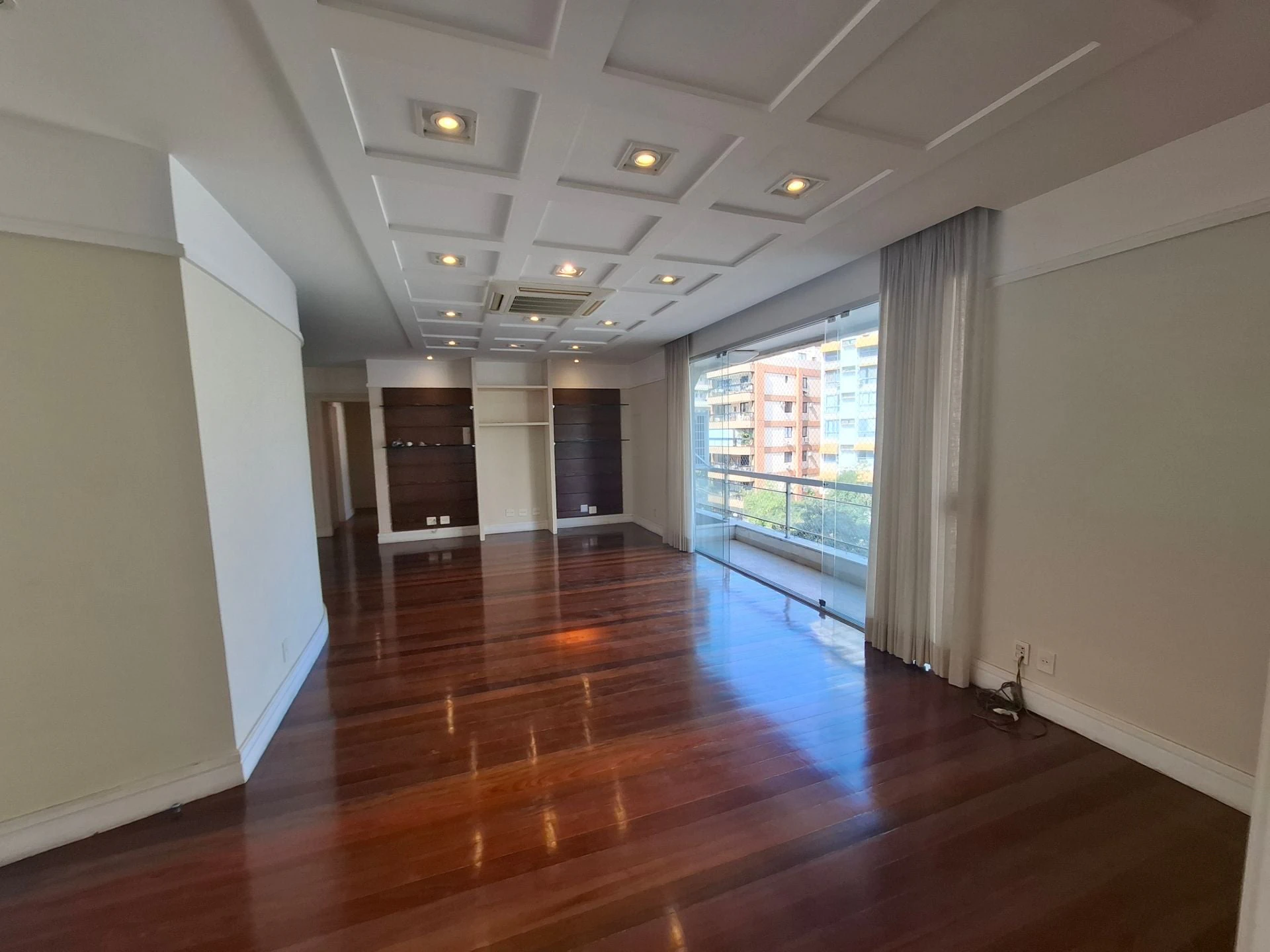 Floor-to-ceiling windows in a 3-bedroom apartment, 150 m² — photo 15