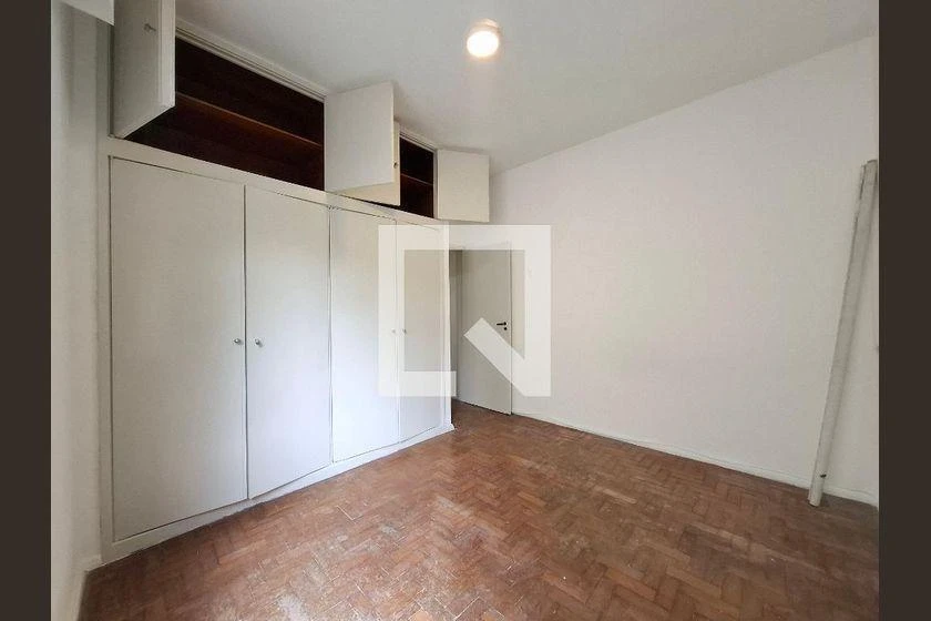 Wood or laminate floors in a one-bedroom apartment, 61 m² — photo 6
