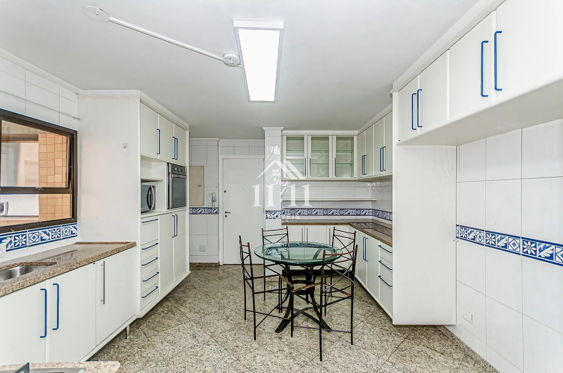 Furnished apartment, 176 m², with a home office — photo 12