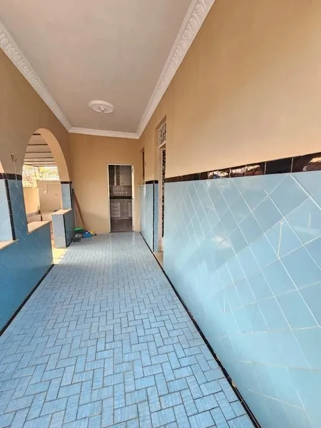 Bañera y 2 dormitorios: casa de 225 m² — photo 10