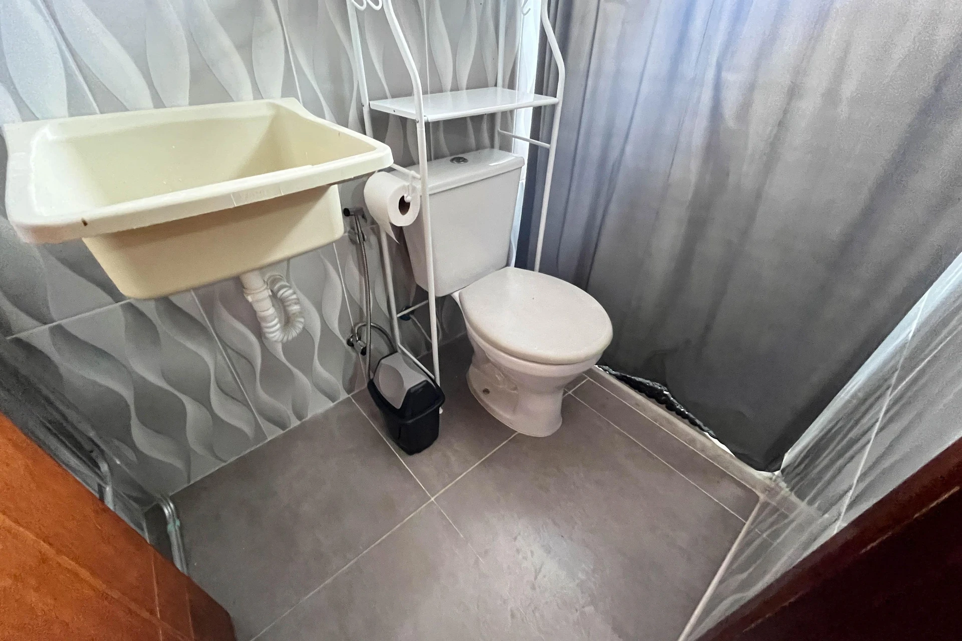 Furnished 1-bedroom apartment with no parking — photo 8