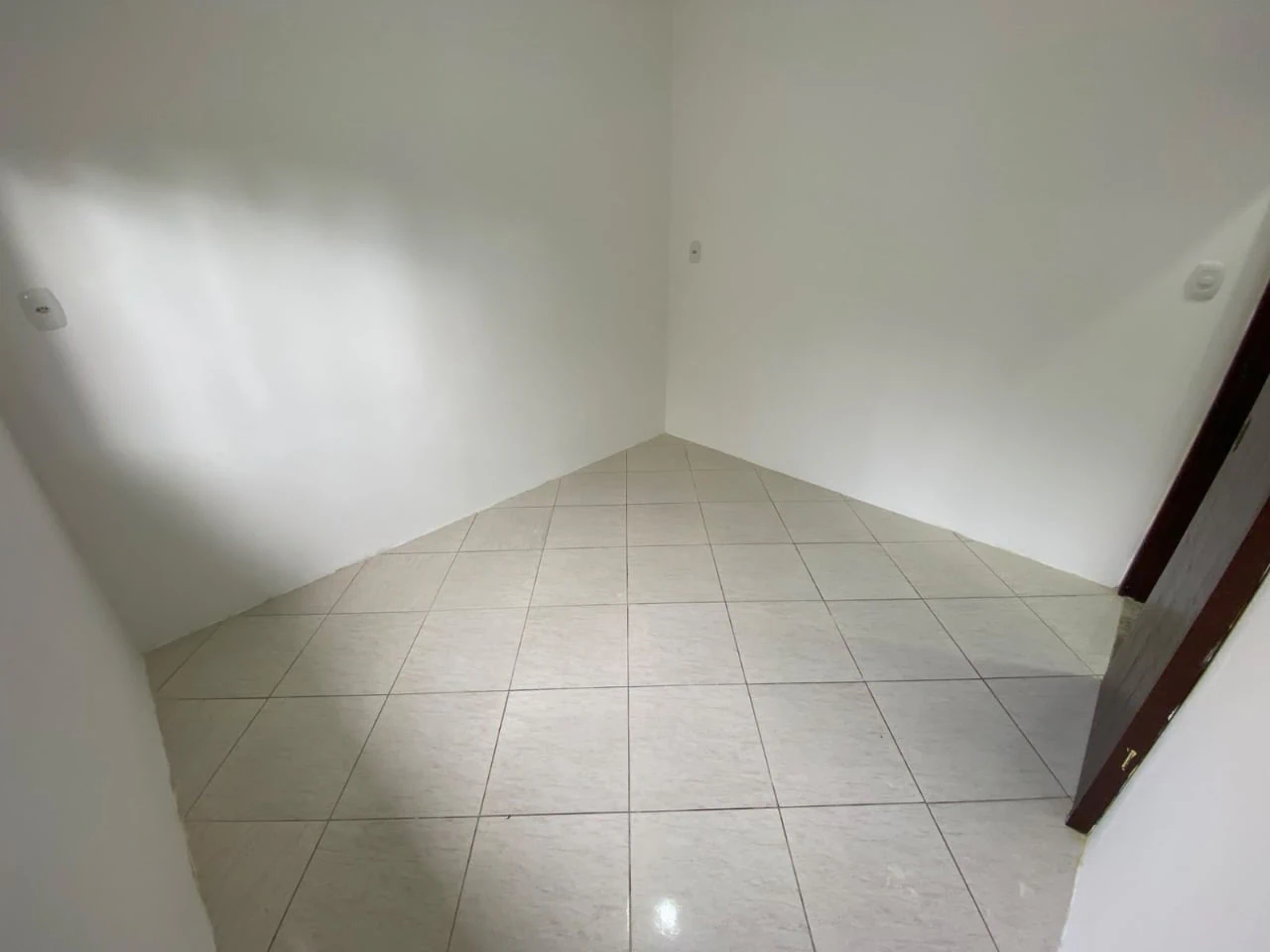 House with 2 bedrooms and a separate closed kitchen — photo 11