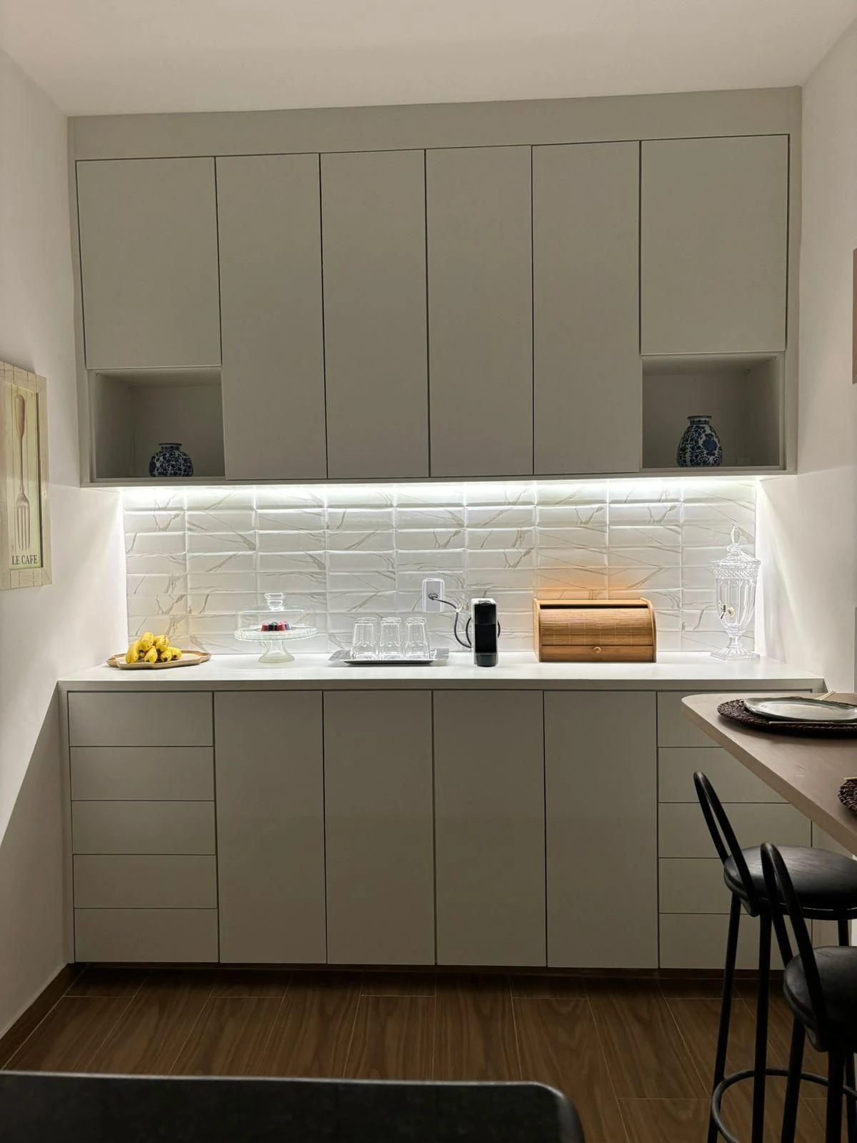 4-bedroom apartment with a grill on the balcony — photo 43