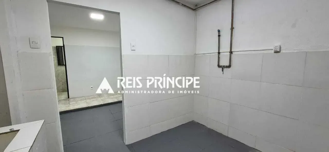 Unfurnished 200 m² house with 5 bedrooms and a balcony — photo 6