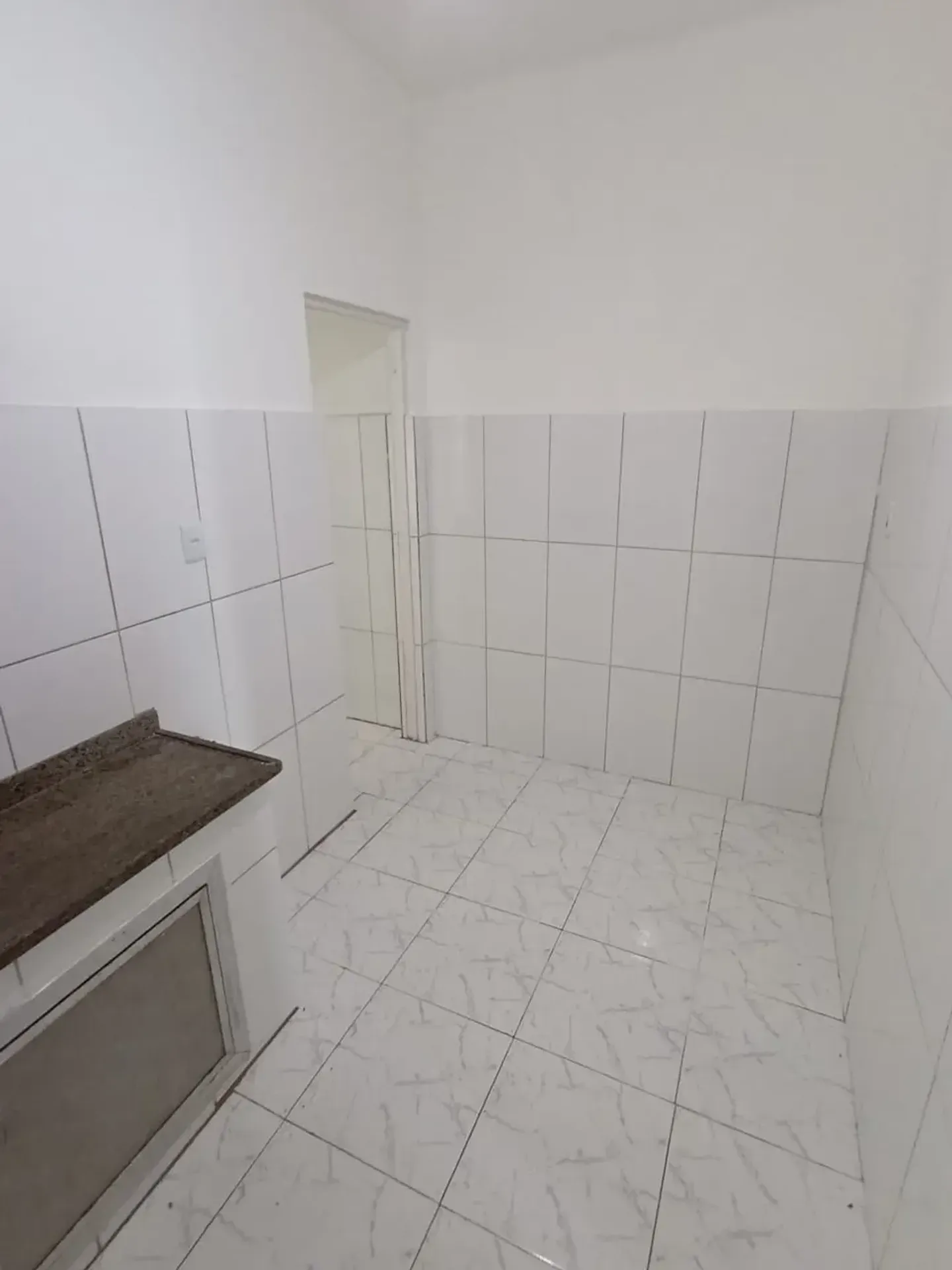 Apartment on the 4th floor with wood or laminate floors — photo 2