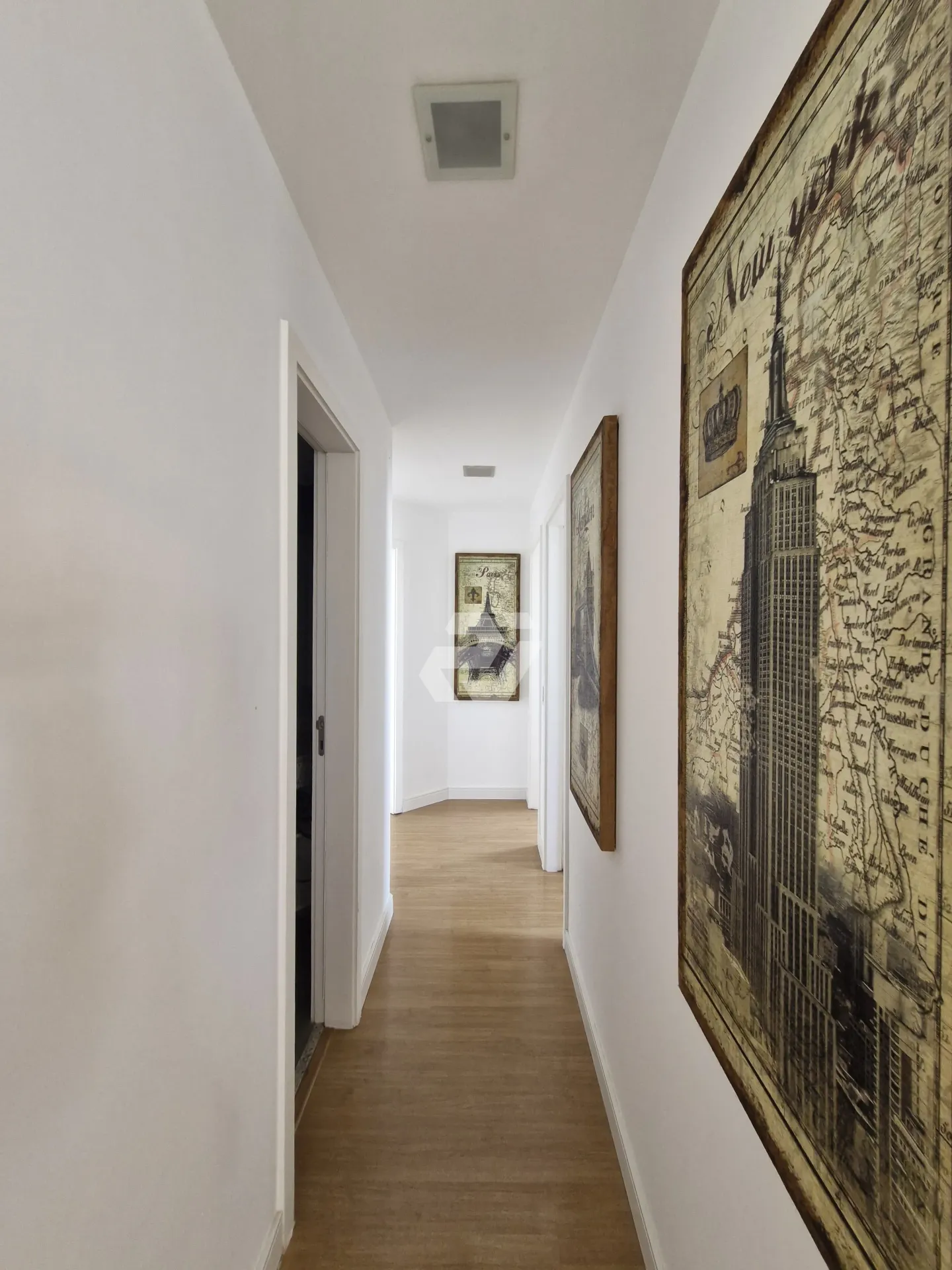 Furnished 4-bedroom apartment with building pool — photo 32