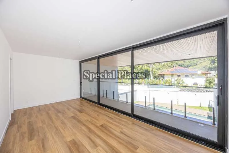Casa com 5 quartos e 5 banheiros, com cozinha integrada — photo 20
