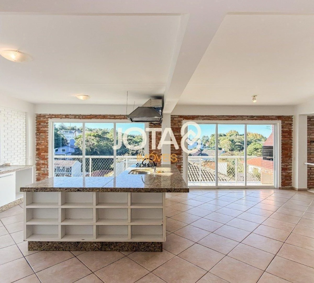 Spacious house with 3 en-suite bedrooms and 526 m² — photo 2