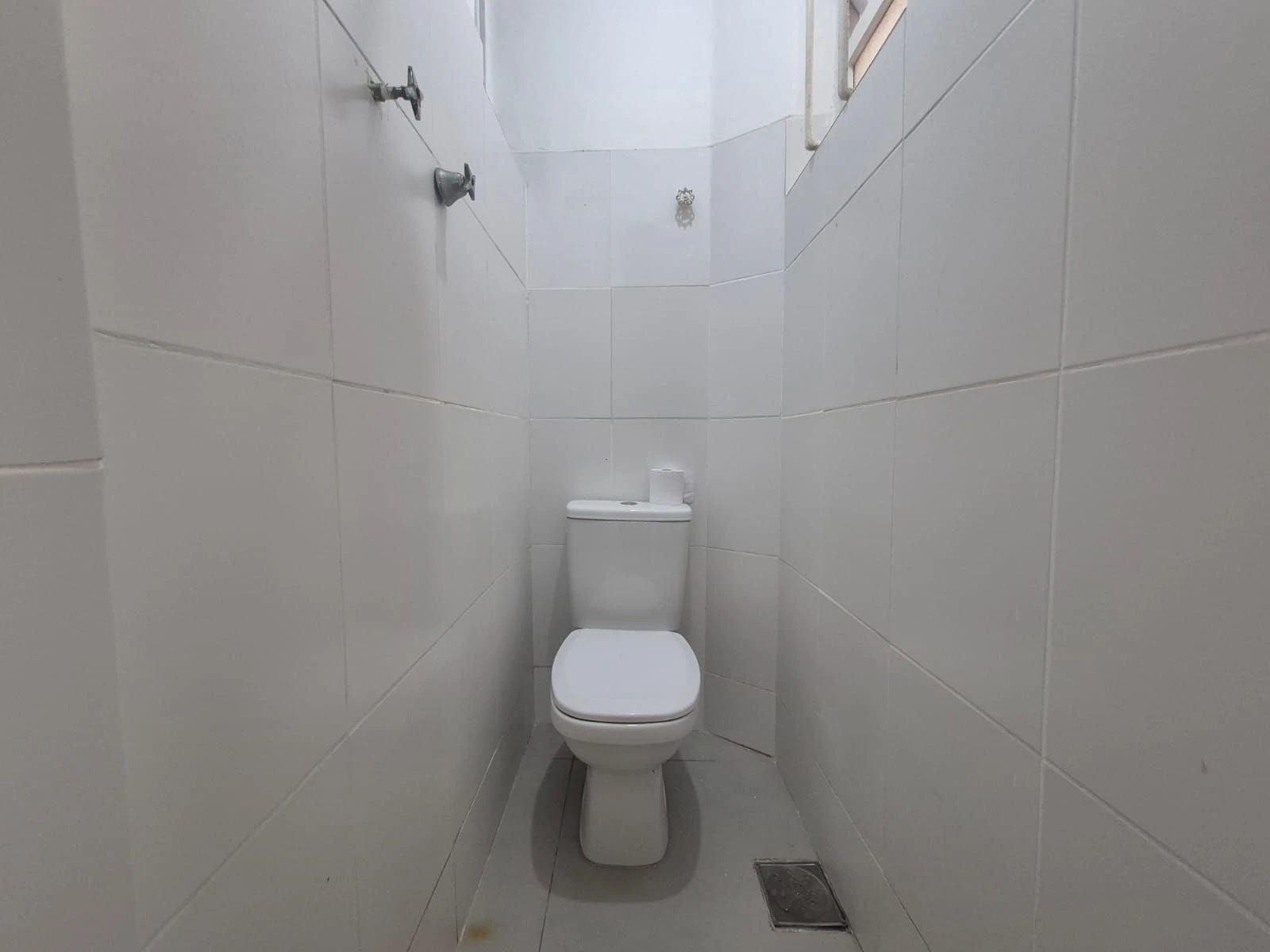 Wood or laminate floors in a 3-bedroom apartment, 100 m² — photo 24