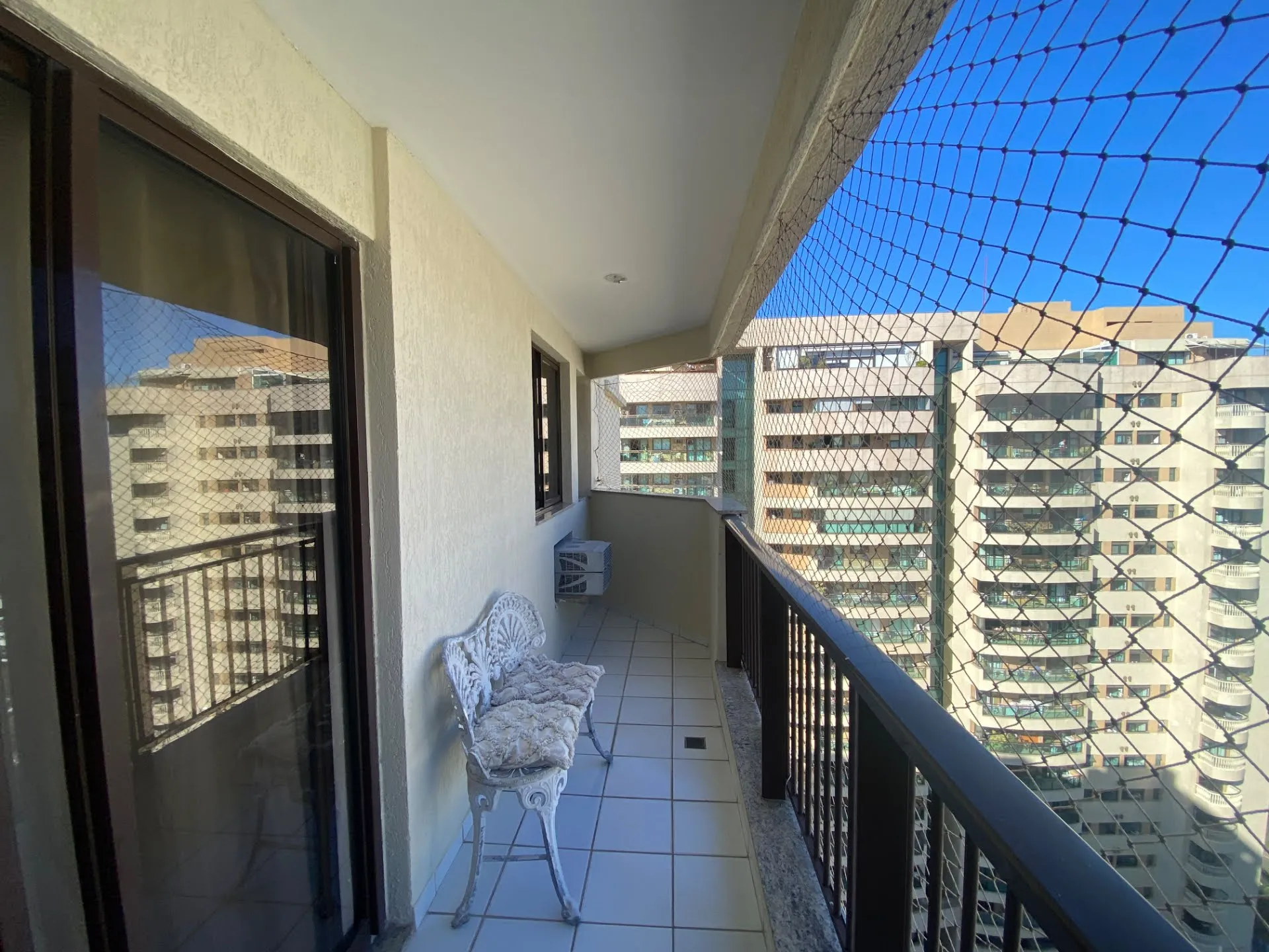 Furnished apartment with 3 bedrooms and 3 bathrooms — photo 46