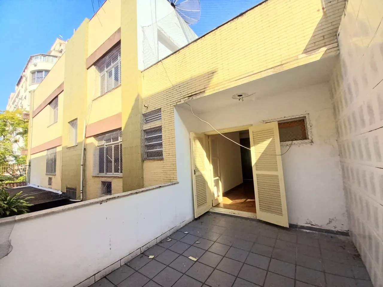 House with 2 bedrooms and 5 bathrooms plus 2 parking spots — photo 9