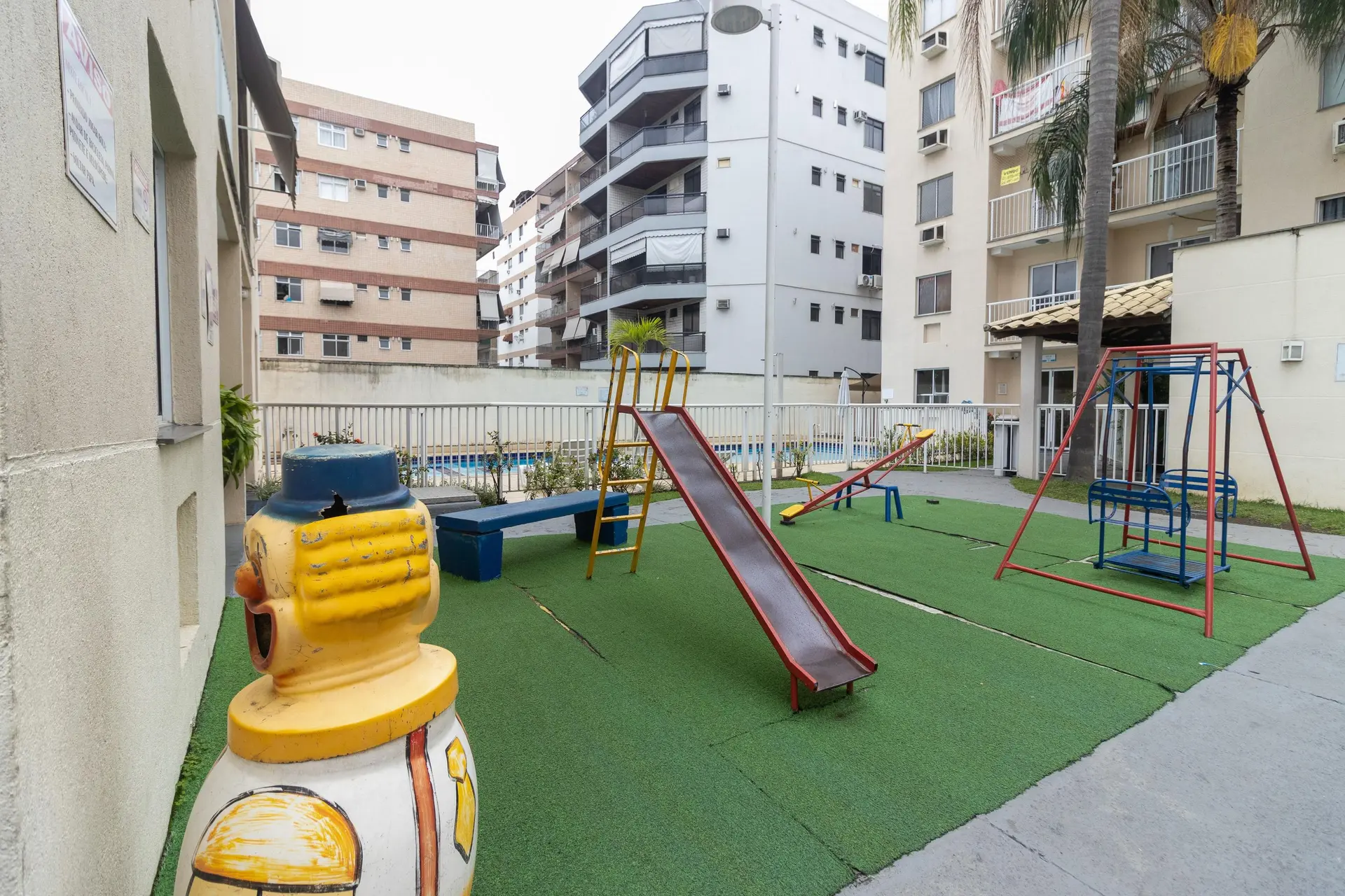 Furnished 2-bedroom apartment with balcony — photo 27