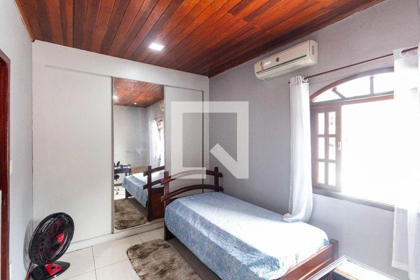Casa de 5 quartos com espaço de home office — photo 29