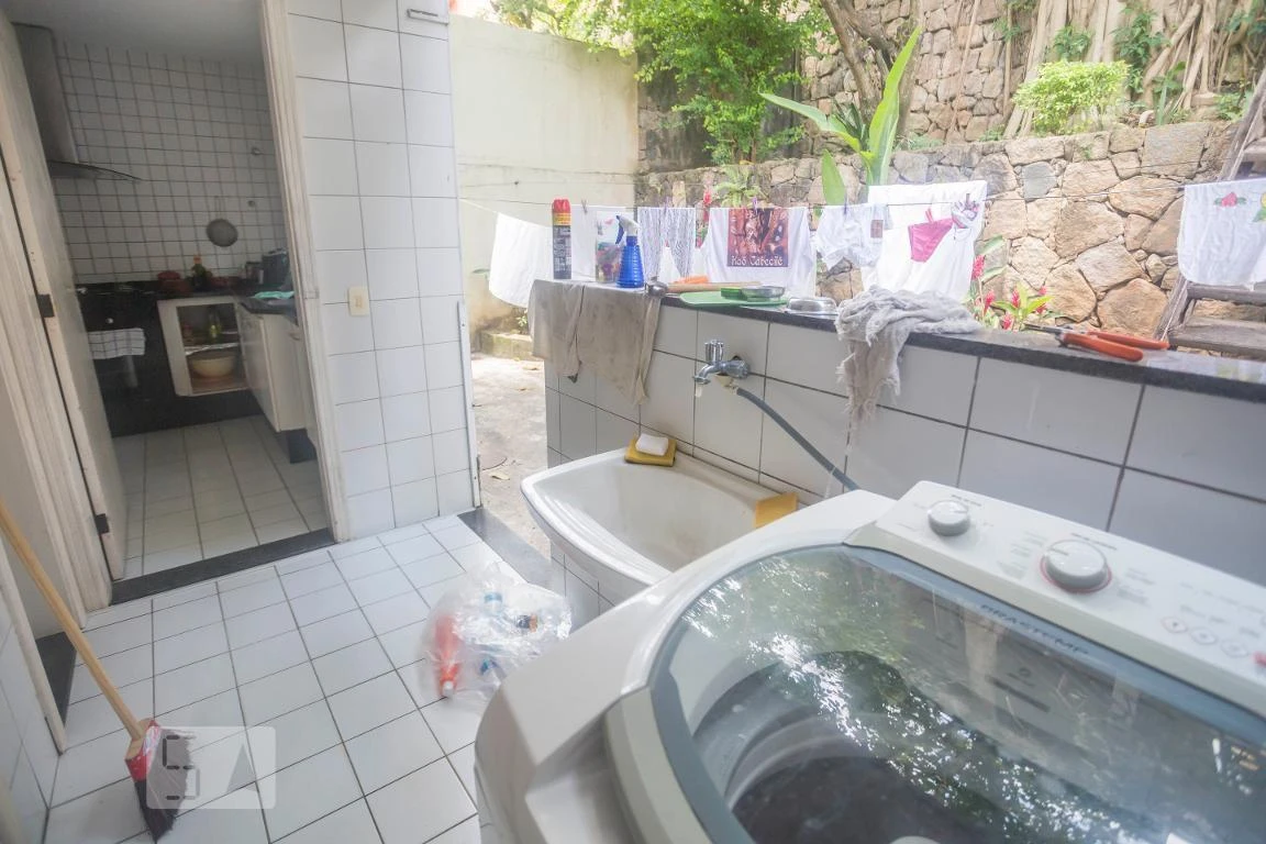 Furnished 680 m² house with 3 bedrooms — photo 49