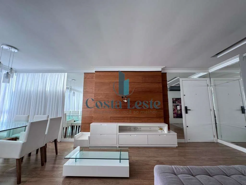 282 m² apartment with 3 bedrooms and a glass balcony — photo 2