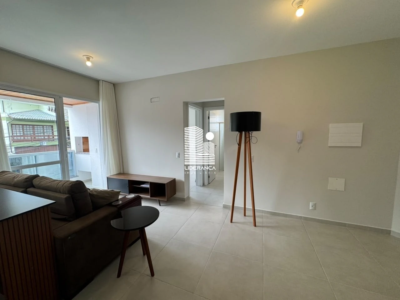 2-bedroom apartment with a mountain view in Florianópolis