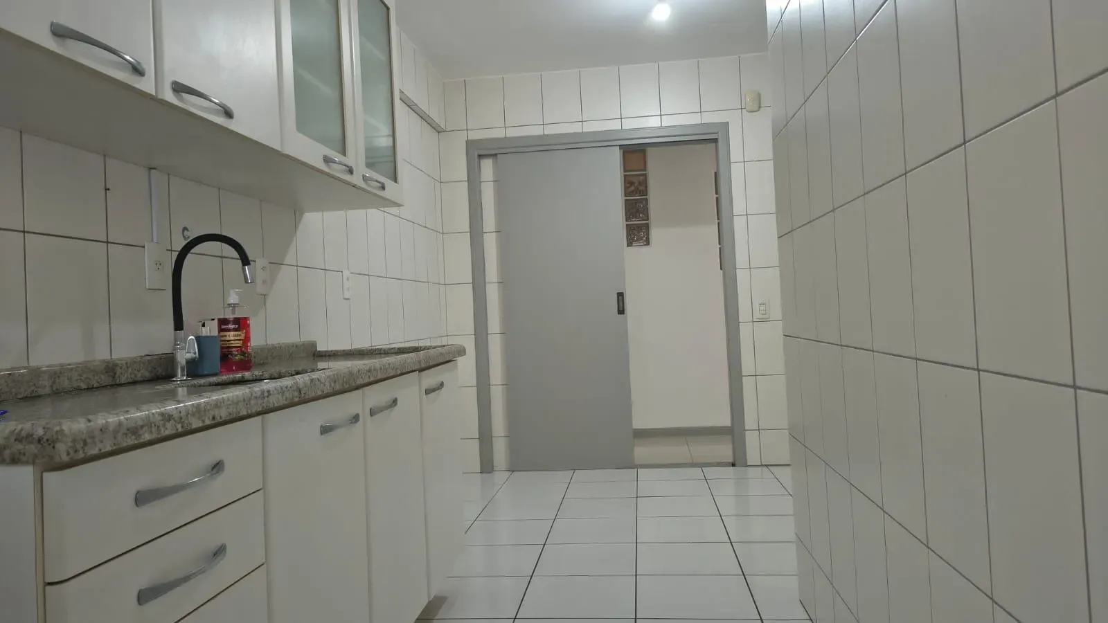 Apartment with balcony barbecue, 104 m² — photo 26