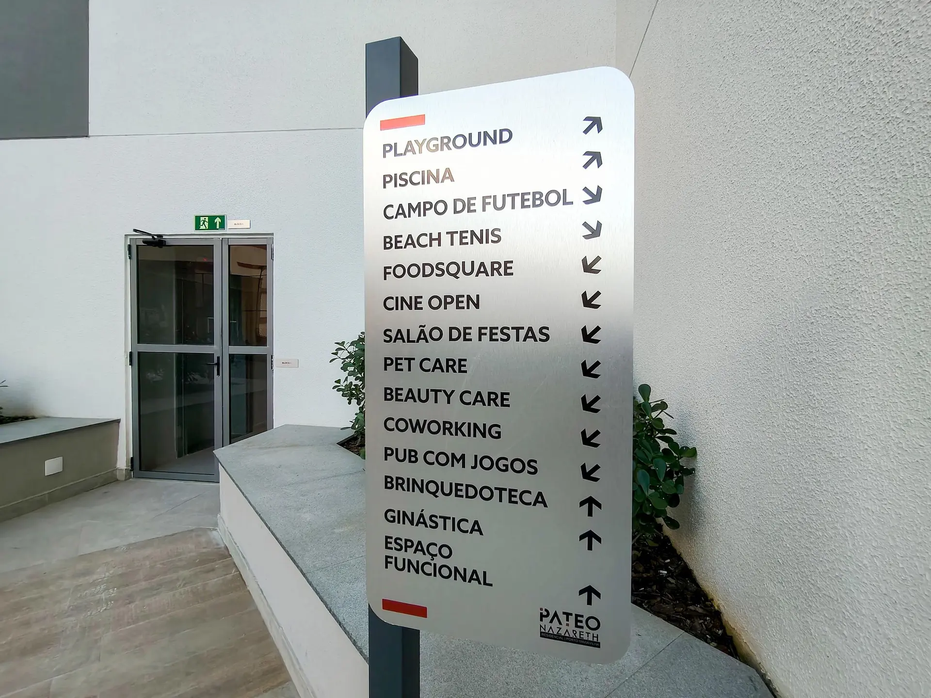 Apartamento com 2 quartos e varanda de vidro fechada — photo 44