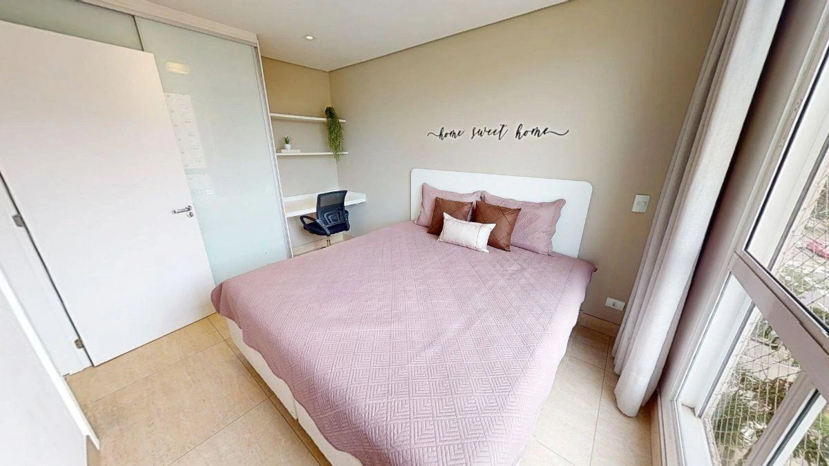 One-bedroom apartment with floor-to-ceiling windows — photo 9