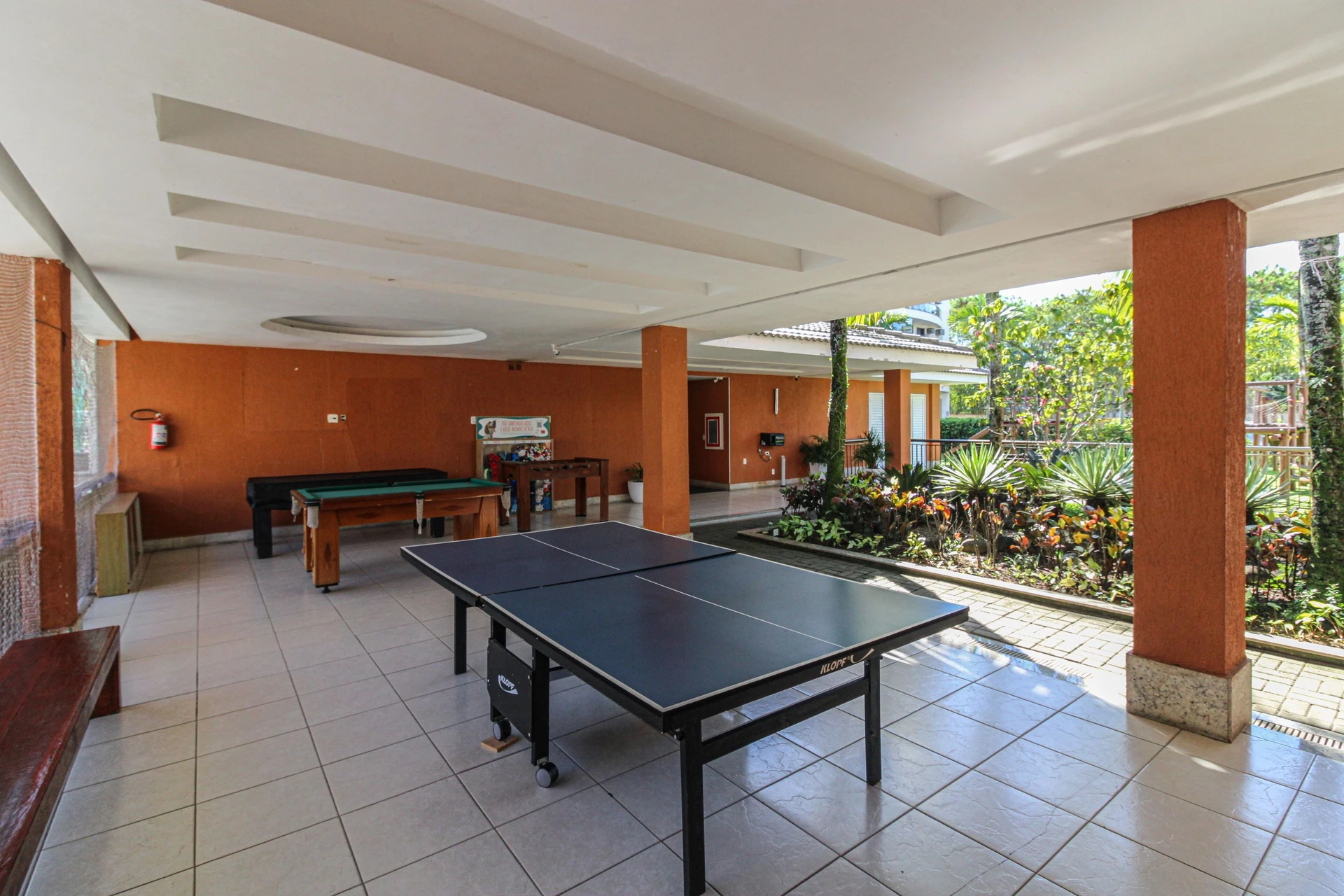 Glass-enclosed balcony in a 3-bedroom apartment, 96 m² — photo 56