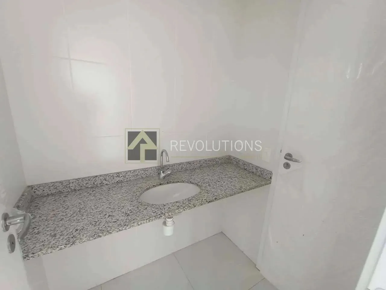 Casa sin amueblar con 4 dormitorios y balcón — photo 16