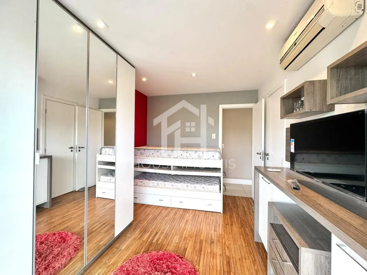 Furnished 3-bedroom apartment with 3 bathrooms — photo 22