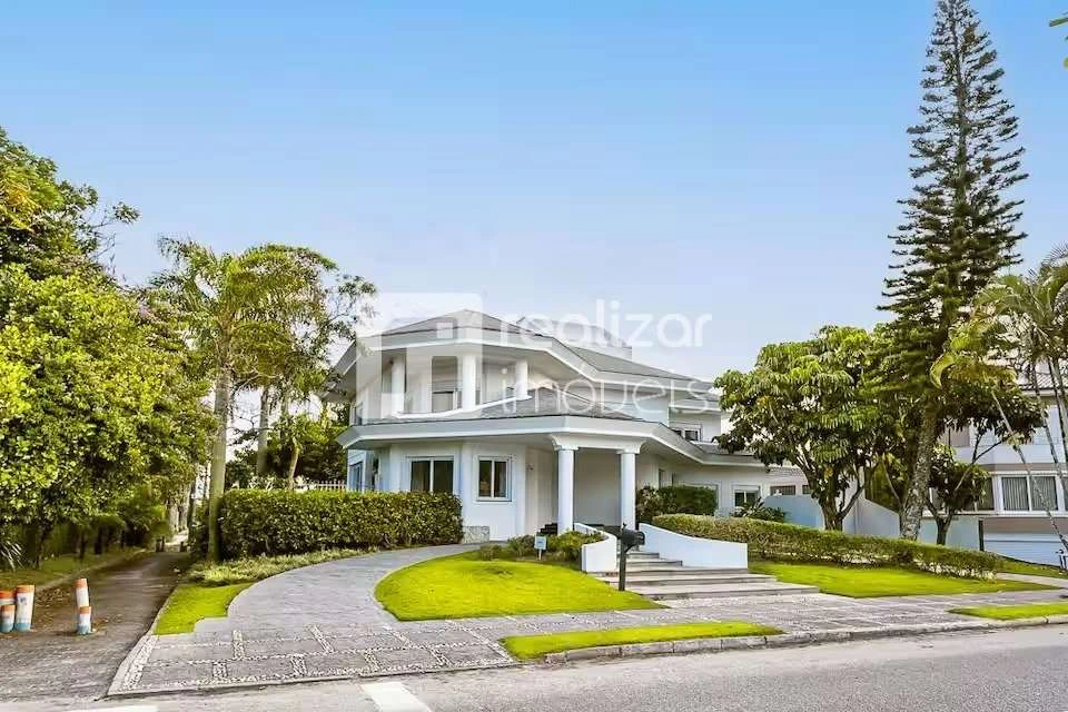 Дом с 5 спальнями, 6 ванными и приватным садом — photo 3