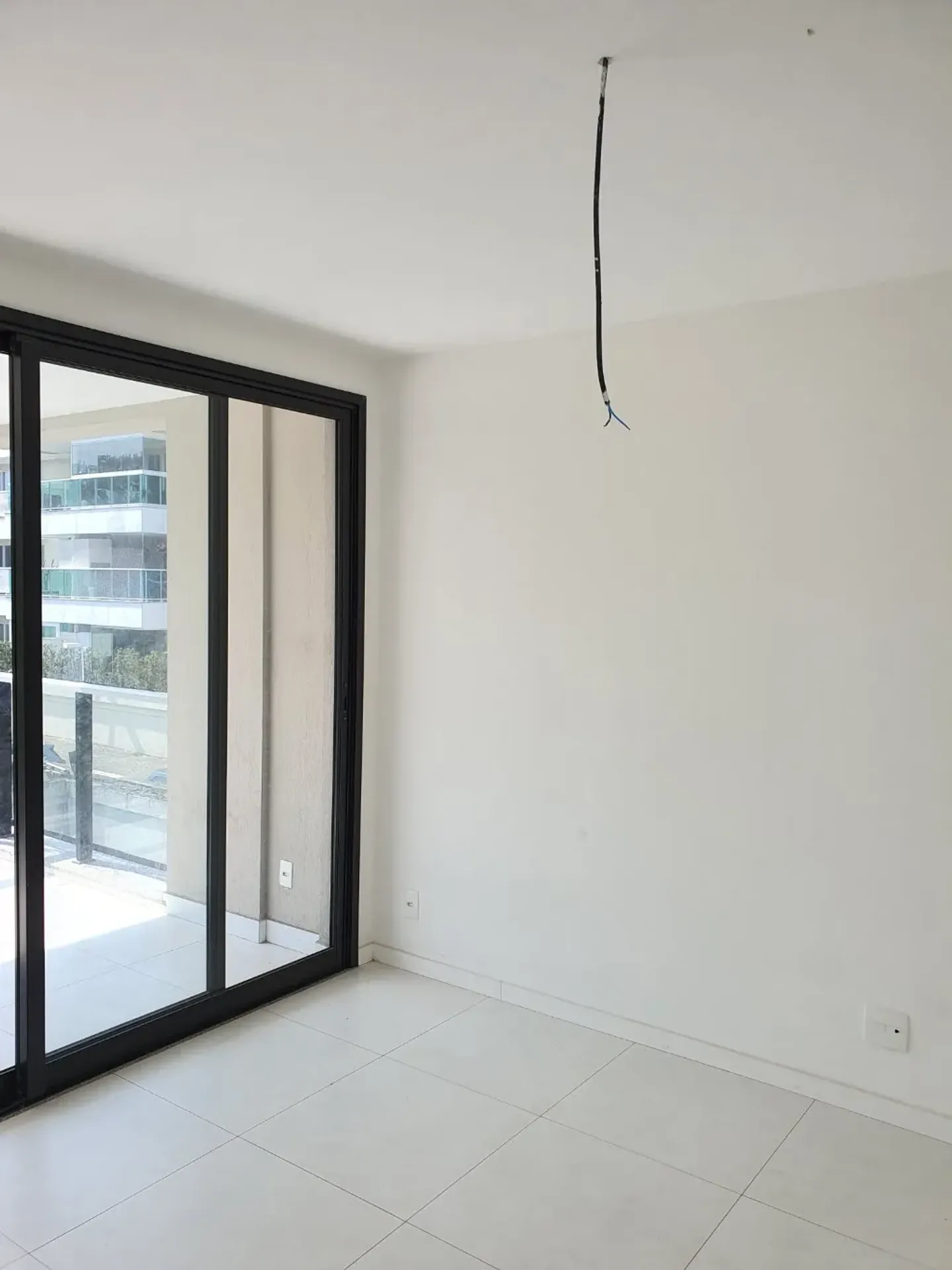 Floor-to-ceiling windows in a 4-bedroom house, 366 m² — photo 23