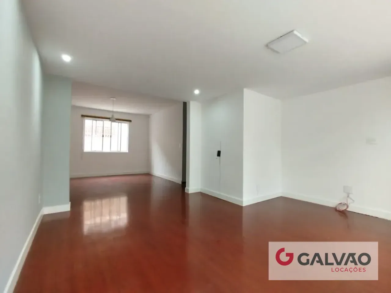 Two-story house with fitted kitchen and 2 parking spots