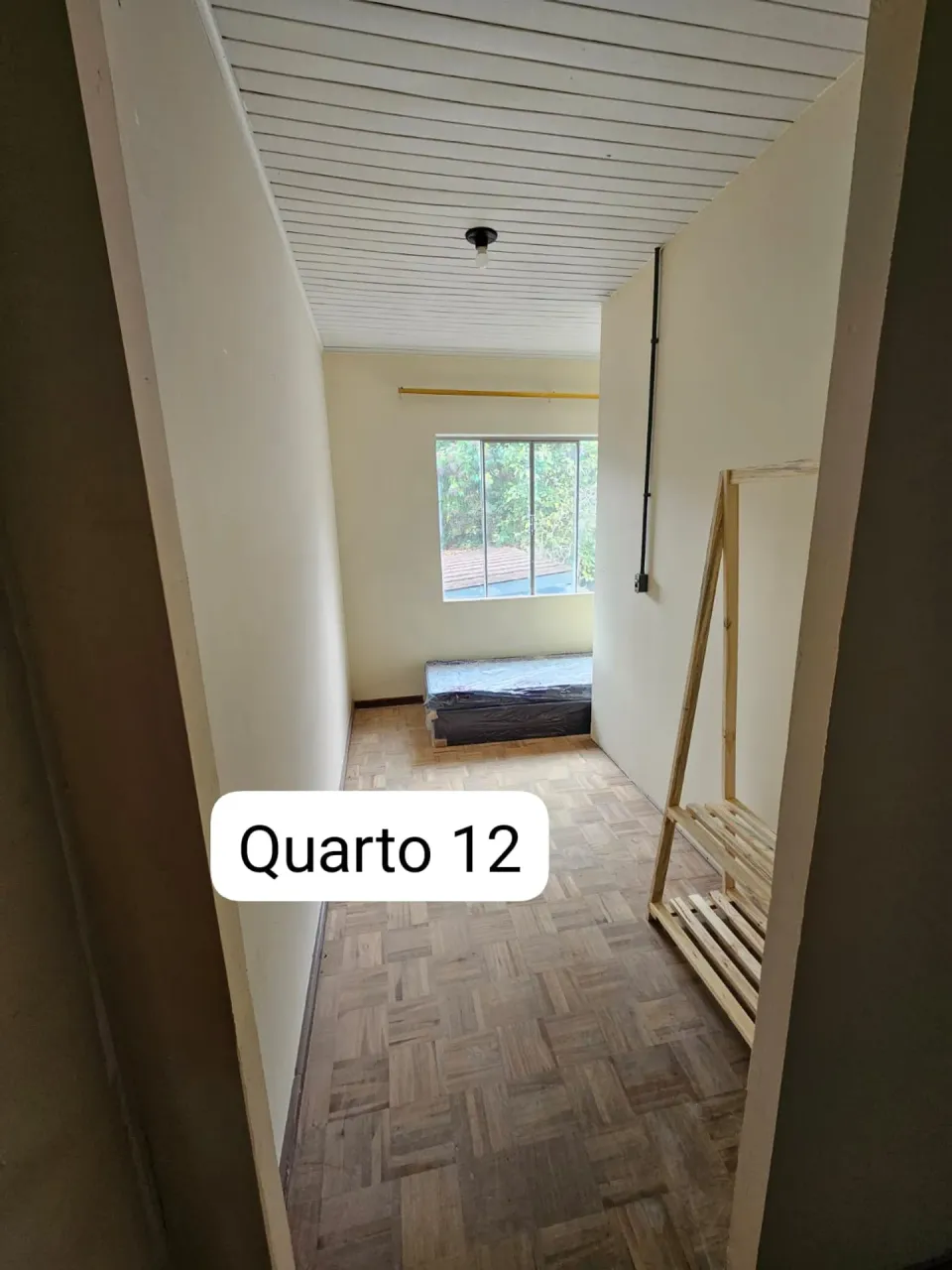 Unfurnished studio with 1 bedroom and a kitchenette