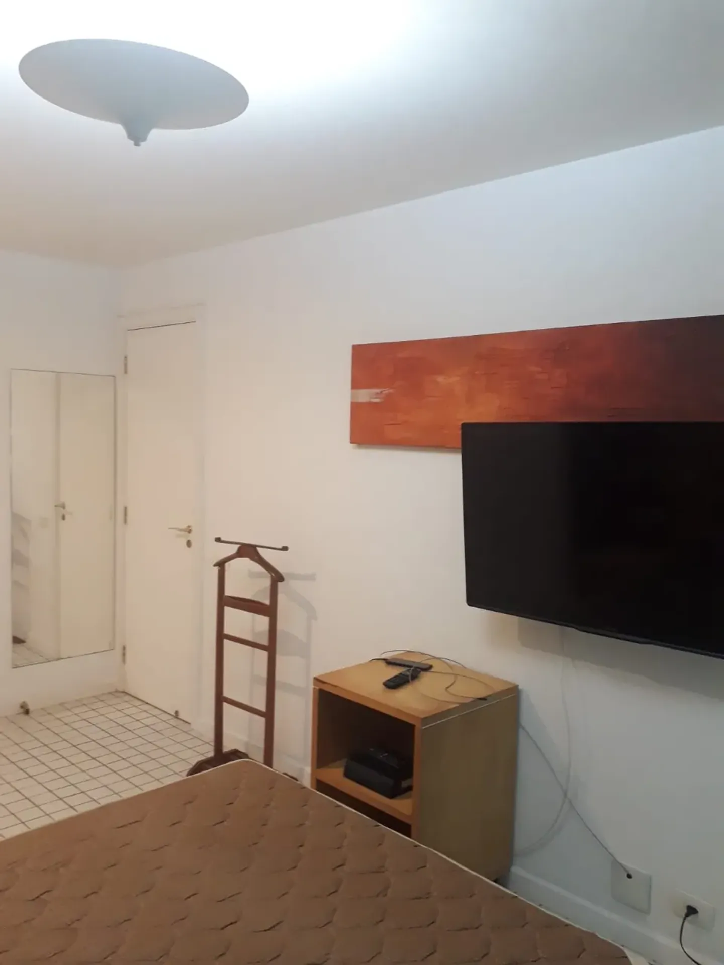 One-bedroom apartment in a building with a gym — photo 16