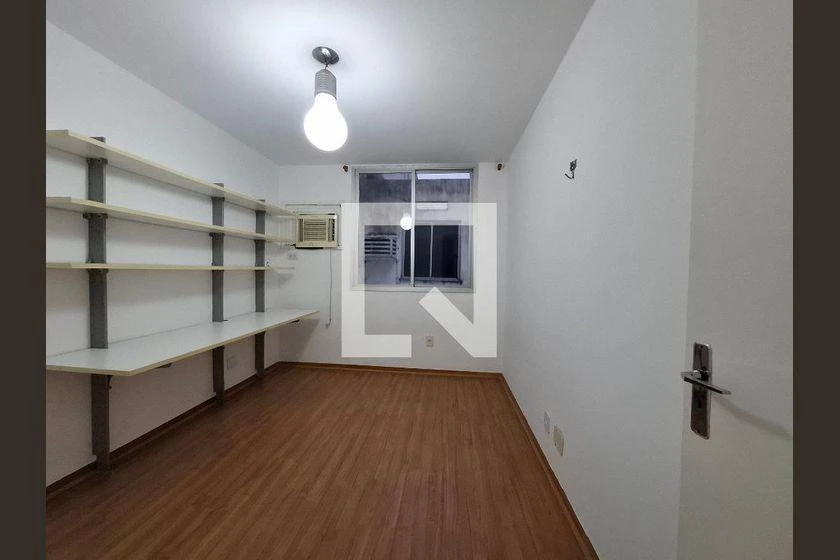Home office in a 4-bedroom apartment, 140 m² — photo 18