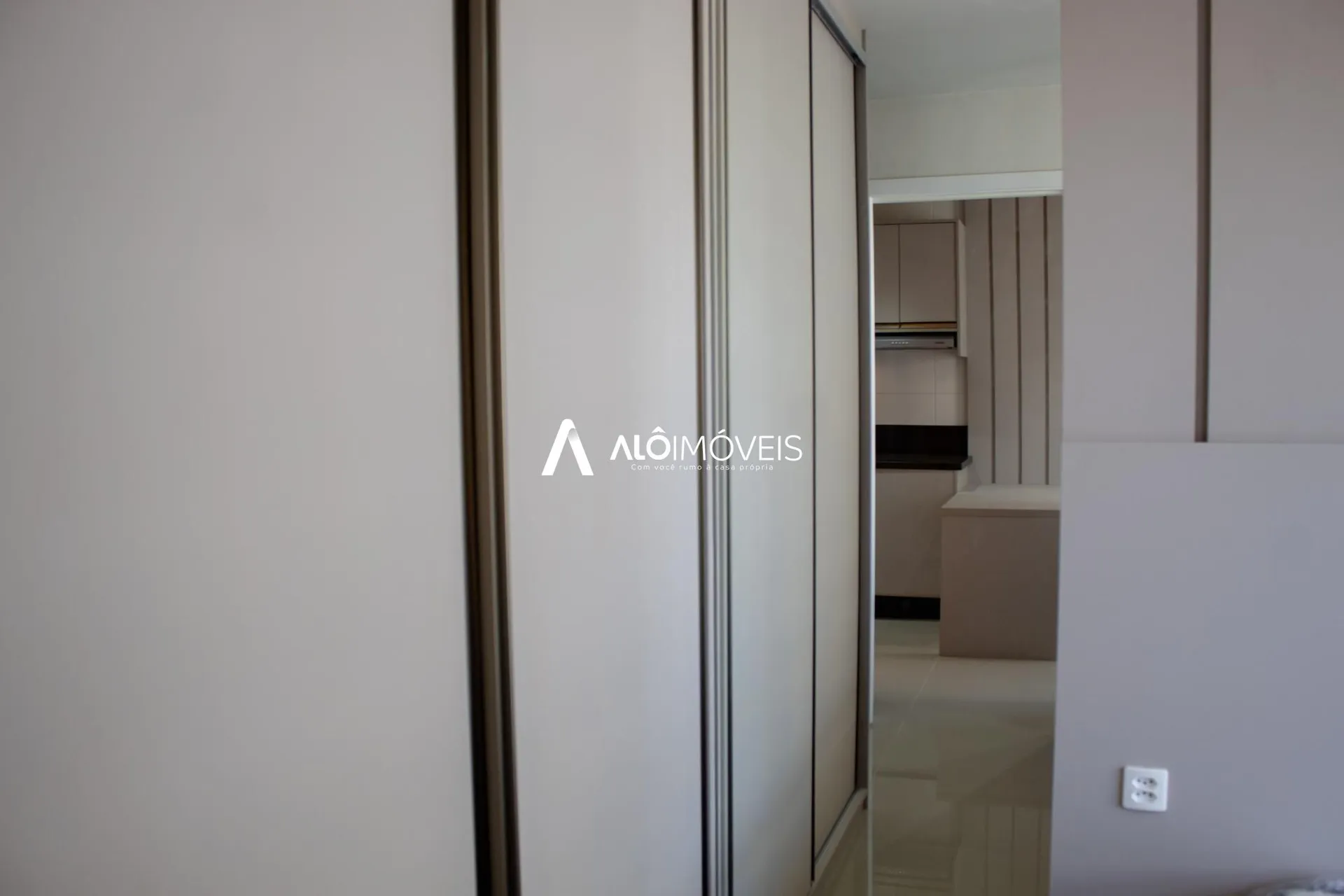 Furnished 1-bedroom apartment with open-plan kitchen — photo 40