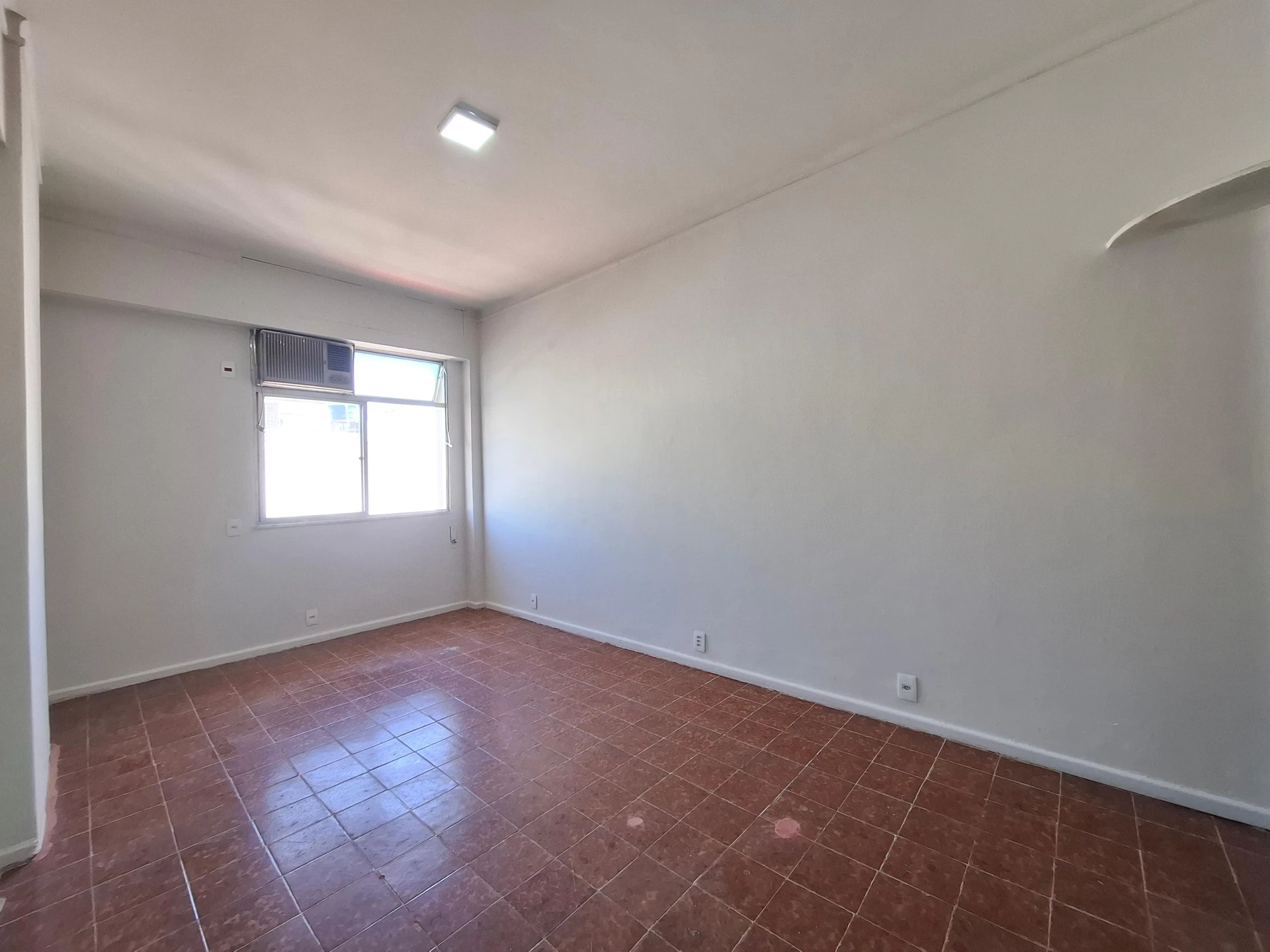Apartamento sem mobília com 1 quarto e chuveiro elétrico — photo 10
